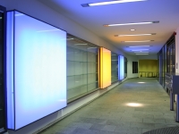 Sichtschutzfolie mit idealer Lichtstreuung für hinterleuchtete Glasflächen
