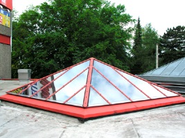 Verspiegelte Sonnenschutzfolie 220 Xtra auf einer Dachkuppel