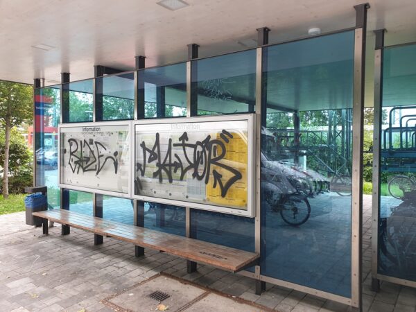 Anti-Graffiti-Folie Universal Glaswand Bahnhof