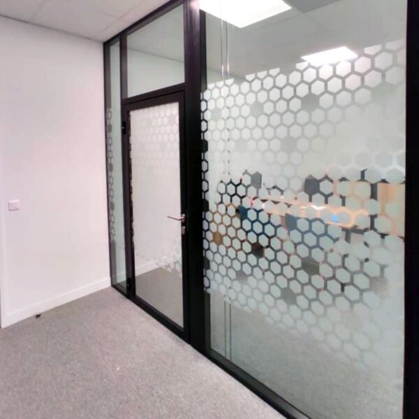 Fensterfolie Hive mit Bienenwaben Design